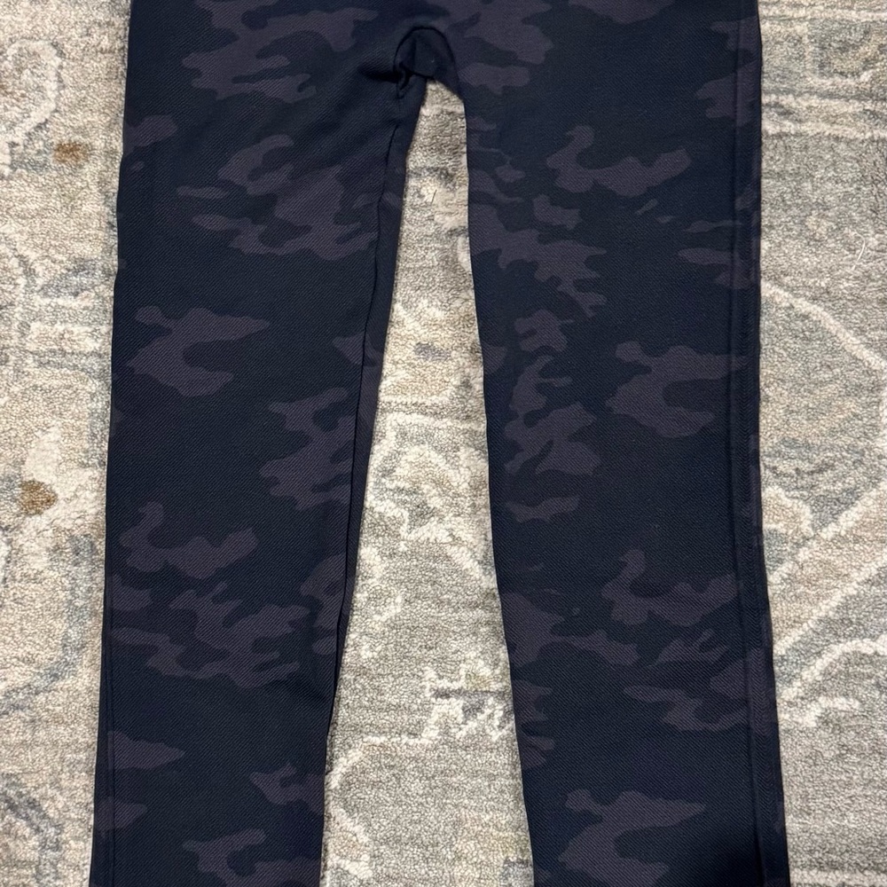 SPANX woman’s sz SM Black Camouflage Leggings